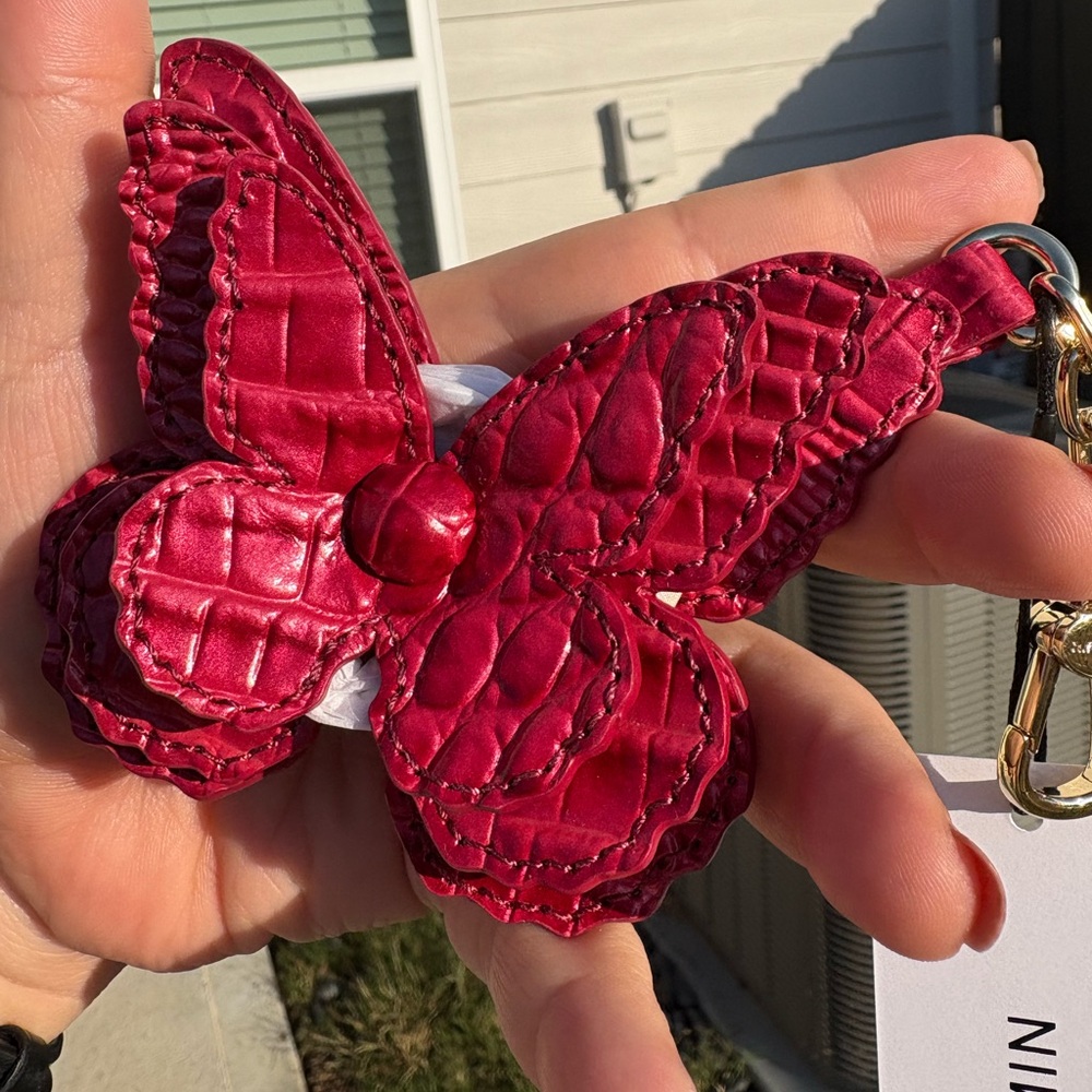 💋❤️NWT Brahmin Merlot Butterfly Charm Tassel Fob❤️💋